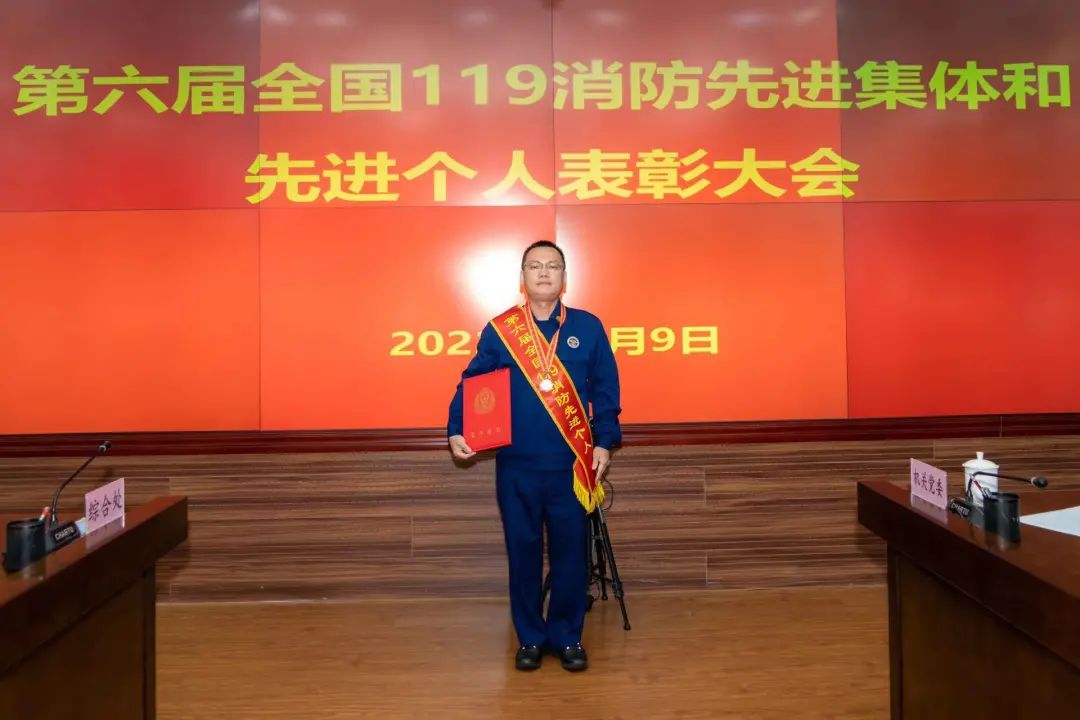 钟坚：以文字记录mobile365体育投注备用_365有没有反水的_www365betcom手机版发展脚步 以镜头传递mobile365体育投注备用_365有没有反水的_www365betcom手机版正能量