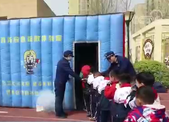 【新闻直播间】全国中小学生安全教育日|开展校园mobile365体育投注备用_365有没有反水的_www365betcom手机版演练 提升安全自救能力